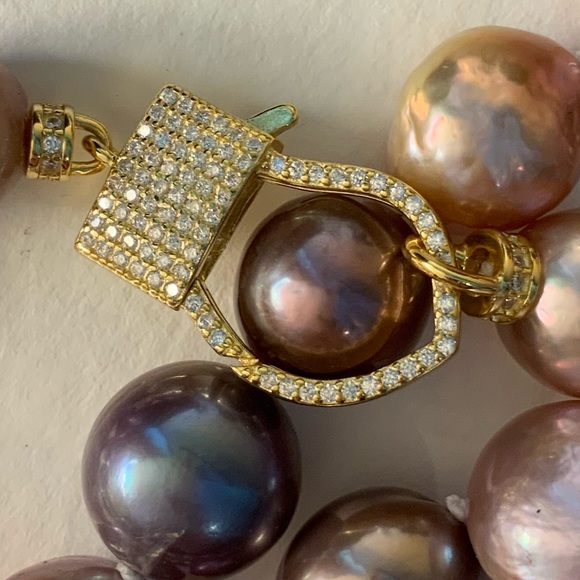 🌷NWT silk knotted strand of large lilac pearls - Picture 6 of 8